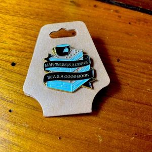 Book lovers pin!